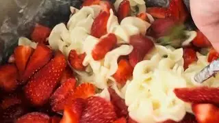 Ленивые вареники с клубникой на скорую руку