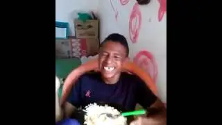Классно смеется!!! Негр