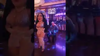 Шуточный стриптиз Снегурочки