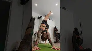 stretch with me 🧘‍♀️