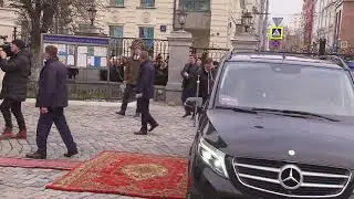 Пользователей соцсетей возмутил кортеж патриарха