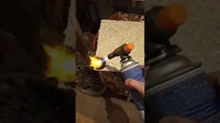 Горят ли жидкие обои???