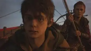 LOOK BEHIND YOU! It's Natalie Portman look-alike!
