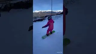 Сафи учится кататься на сноуборде🏂 Детская школа сноуборда в Красной поляне🏔️ #сноуборд #горы