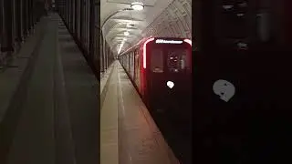 Поезд Москва-2024(81-775.2) отправляется со станции Маяковская (2) г. Москва