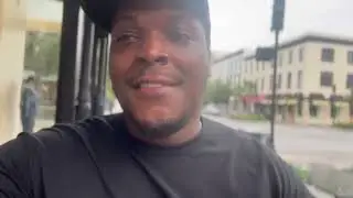 I ran around downtown Savannah looking for Starbucks
