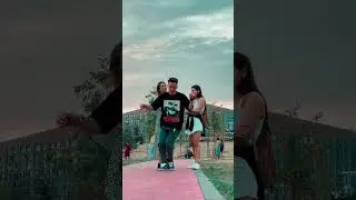 Попрыгунчик в деле. Настя такая красивая в платье.