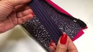 sewing a cosmetic bag 