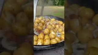 На картошечку с салом и луком можно смотреть ВЕЧНО ! И скажите ,что это не так?!