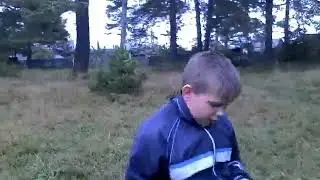 Челендж засунуть иголку в палец