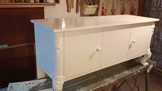 Киім ілгіш тумбочкасын оюлы аяқпен жасау
