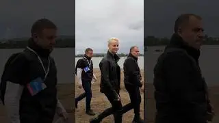 Родной подмигивает 😉 проходя мимо, перед концертом в Магнитогорске