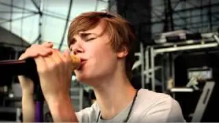 JUSTIN BIEBER