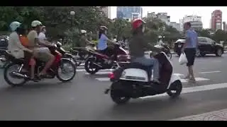 Пешеходный переход с адреналином 🏍️😱