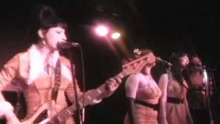 Jessy & the Jingle Belles - Santa's Got a GTO