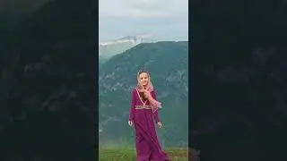 Исполняет слепая девочка Имани. Полный выпуск на канале The Mohmad.