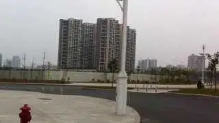 Автономный уличный фонарь с вертикальным ветрогенератором.