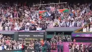 Аж упал флаг Америки, когда заиграл гимн России