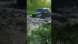 ГАЗ-69 не подведёт - речку легко переплывёт 