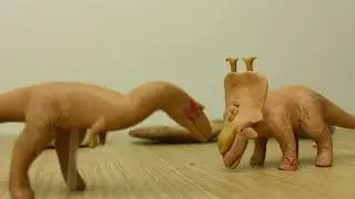 Albertosaurus vs Pachyrhinosaurus | Clay dinosaur fight