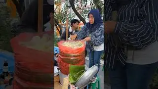 Siomay paling tinggi di dunia gak sih? Adanya di Bekasi! #ngeshortsbareng #kulinerbekasi