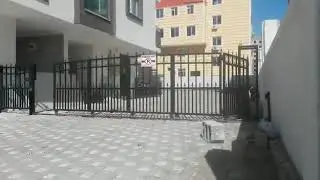 Köşeyi dönen kapı