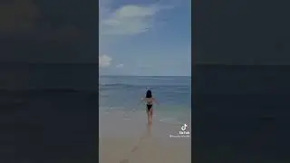 BIKINIAN SEKSI DI PANTAI