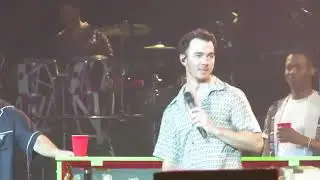 Jonas Brothers toast with the crowd + sing When You Look Me In The Eyes [acoustic] | 10/7/21