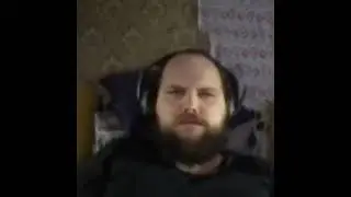 Бебей сидит и поёт. (deepfake)