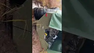 Дутик с загрузкой на болоте.