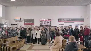На вокзале Рязань-2, Рязанский русский народный хор и Крылатая пехота спели легендарную 