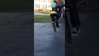 Landed some more switch tricks!! #skateboardgirl #skate #shorts #skateboarding