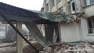 Россия в Украине бомбит школы, больницы!