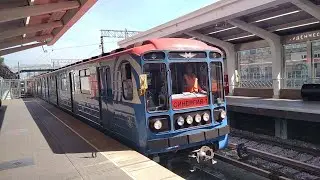 Синергия-1 проезжает станцию метро Студенческая.
