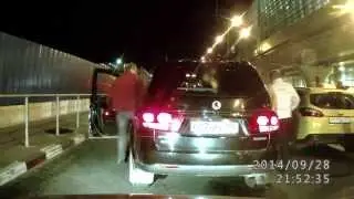 Вот, что делает с людьми платная парковка и 15 минут бесплатно!))