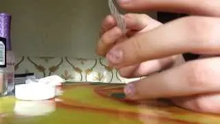 маникюр  с помощью газеты