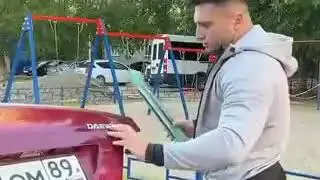 Проблемы с закрытием багажника деу нексия, мужик не может закрыть багажник, прикол)