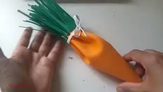 Lembrancinha de cenoura porta doces para Páscoa feita em EVA