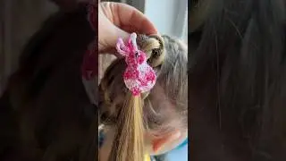 Связанная крючком заколка для волос «Зайка». Knitted hairpin “Bunny” #crochethairpin #вязанаязаколка