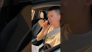 Такси. Таксист. Девушка пользуется. Отношения. Любовь. Симпатия. 