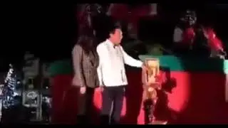 Alcalde de matamoros se electrocuta al ensender Árbol de Navidad