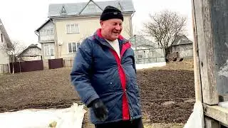 Сезон розпочато.Посадила картоплю і посіяла буряк.