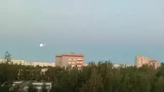 Рассвет, Луна уходит,