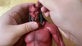 Unboxing HOT TOYS MMS527 HELLBOY