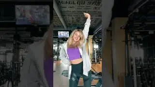 Аня в спортзале. 
