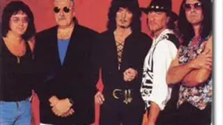 Ritchie Blackmore wall Crazy in a hotel in Finland ´93 [English translation]
