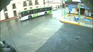 Choque del Tuzobús en el centro de Pachuca