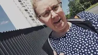 а я гуляю, а я хмелею. и ни о чём, поверьте, не жалею