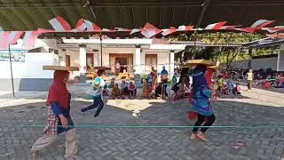 Lomba 17 agustus - nyunggi tampah