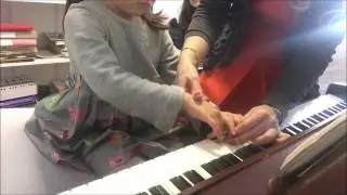Первые уроки фортепиано для малышей